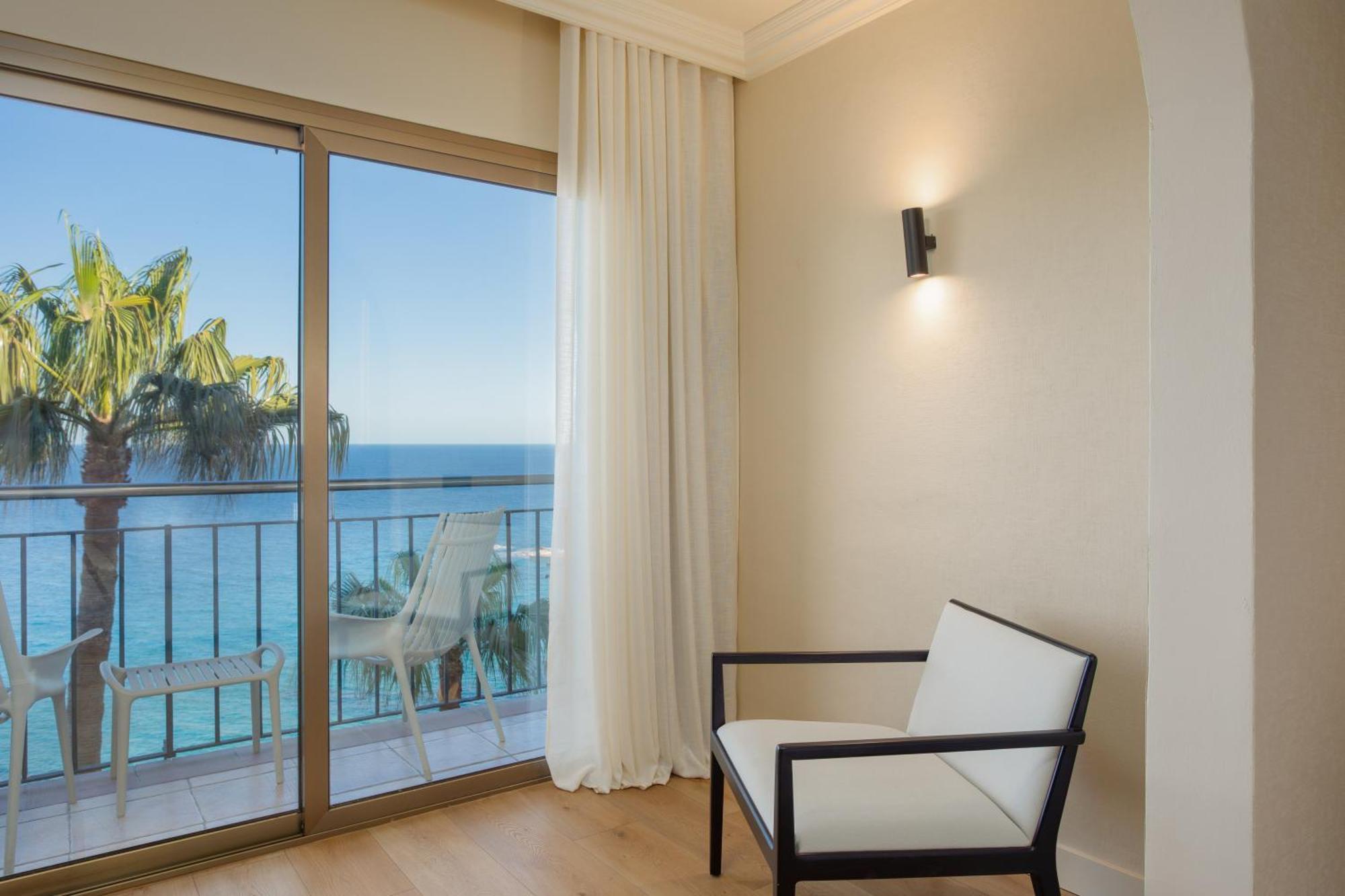 Double or Twin Room Sea View
