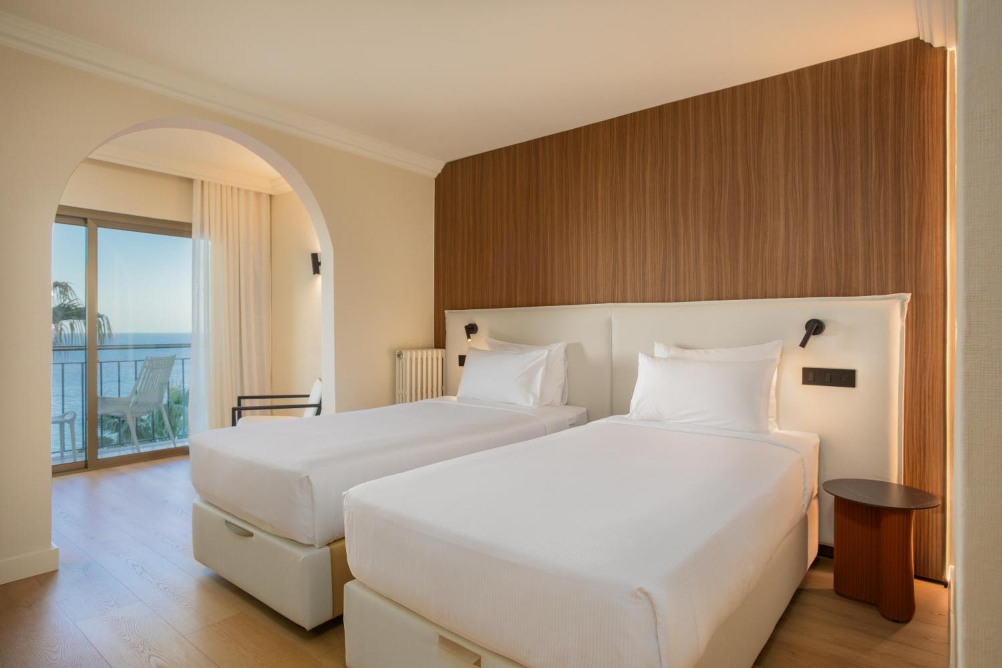Double or Twin Room Sea View